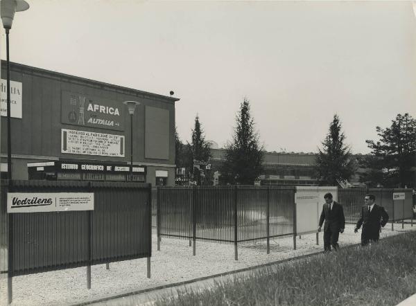 Milano - Fiera campionaria del 1964 - Padiglione Montecatini - Esterno - Ondulato in Vedrilene