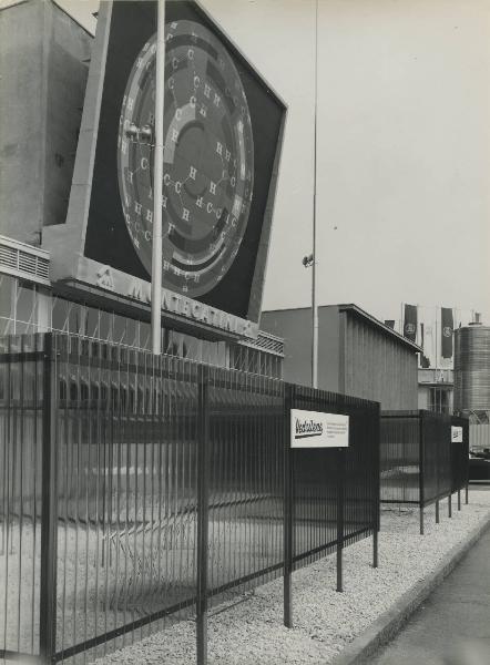 Milano - Fiera campionaria del 1964 - Padiglione Montecatini - Esterno - Ondulato in Vedrilene - Pannello