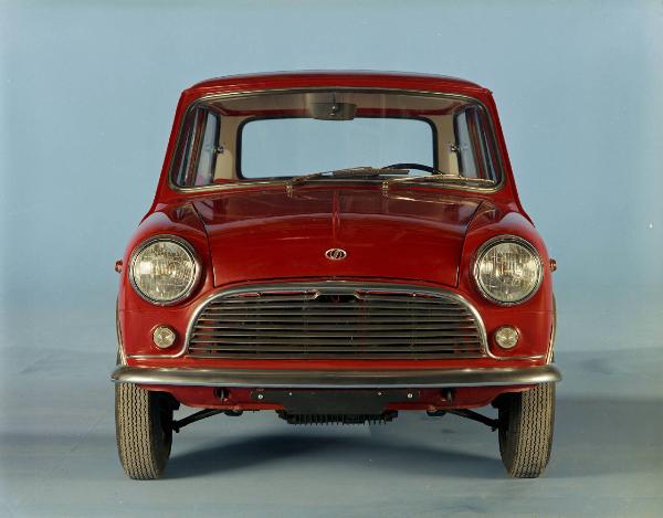 Innocenti - Sala posa SIRA - Automobile Mini Minor MK1- Vista anteriore