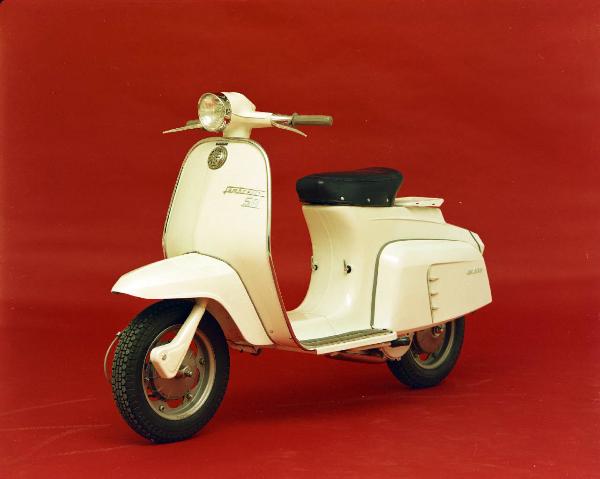 Innocenti - Icet - Cologno Monzese - Sala di posa - Lambretta 50 De Luxe