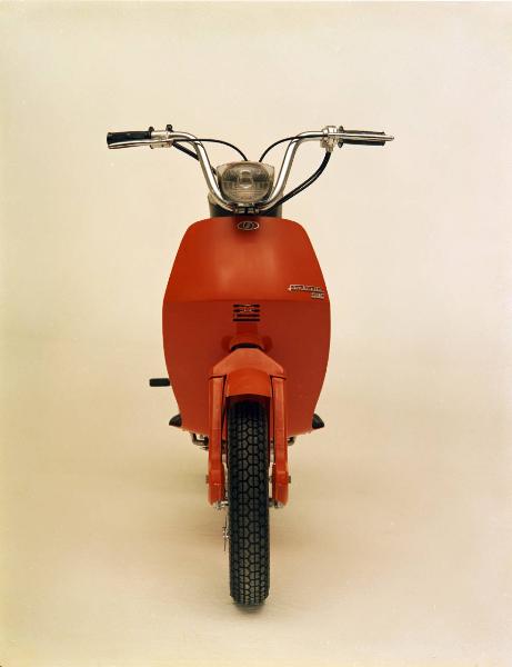 Innocenti - Sala di posa - Lambretta 50 C - Vista anteriore