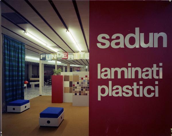 Sadun - Fiera - Stand - Laminati plastici - Esposizione di campioni