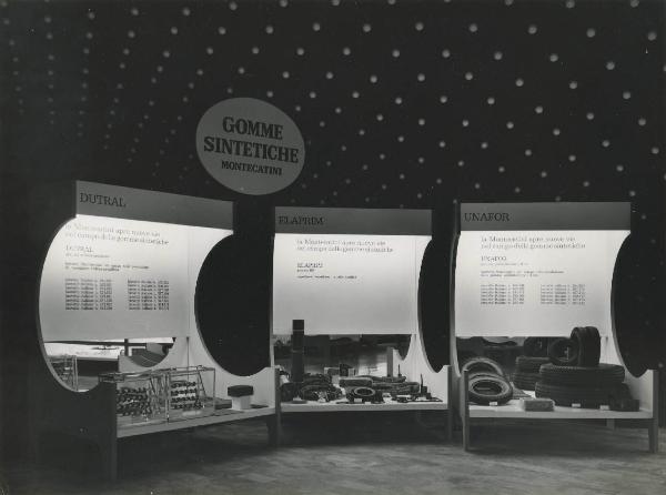 Milano - Fiera campionaria del 1960 - Padiglione Montecatini - Sala materie plastiche - Vetrine espositive gomme sintetiche - Dutral - Elaprim - Unafor