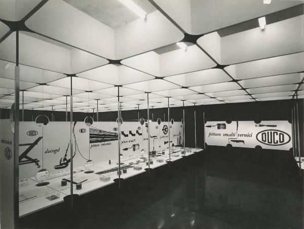 Milano - Fiera campionaria del 1960 - Padiglione Montecatini - Sala prodotti chimici diversi