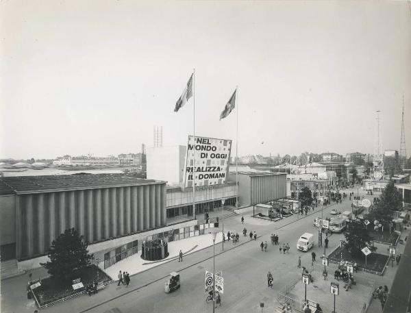 Milano - Fiera campionaria del 1961 - Padiglione Montecatini - Esterno - Veduta dall'alto