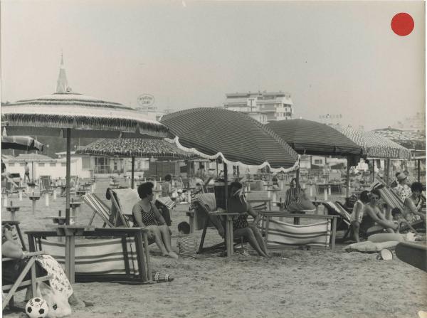 Rimini - Materie plastiche - Cloruro di polivinile - Movil - Sedie a sdraio - Ombrelloni - Spiaggia - Bagnanti