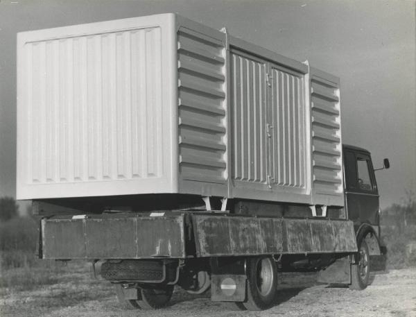 Castelnuovo - Materie plastiche - Resina poliestere - Gabraster - Autocarro - Cella frigorifera