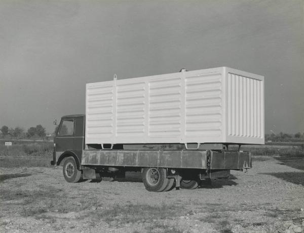 Castelnuovo - Materie plastiche - Resina poliestere - Gabraster - Autocarro - Cella frigorifera