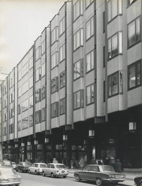 Milano - Corso Vittorio Emanuele II - DIMM (Divisione Minerali e Metalli) - Edificio per uffici - Alluminio - Serramenti - Automobili