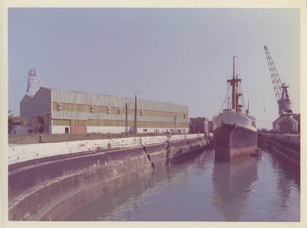 Venezia - Officine Meccaniche dell'Arsenale - DIMM (Divisione Minerali e Metalli) - Cantiere navale - Alluminio - Nave