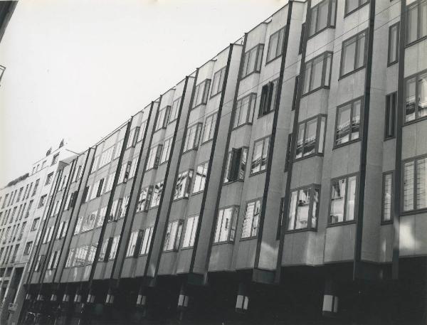 Milano - Corso Vittorio Emanuele II - DIMM (Divisione Minerali e Metalli) - Edificio per uffici - Alluminio - Serramenti