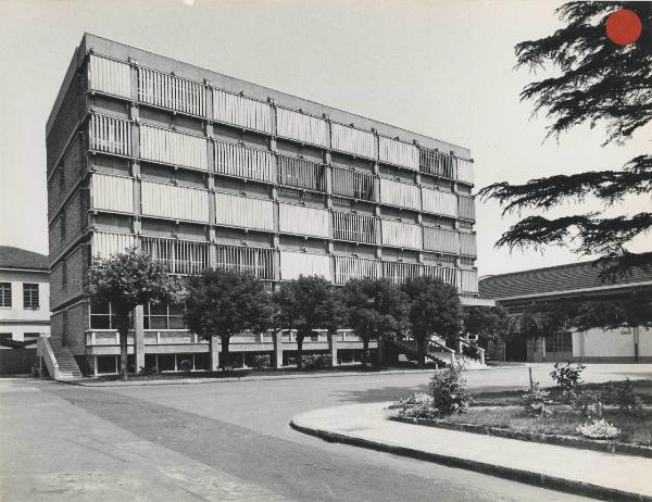 Castellanza - DIPR (Divisione petrolchimica e resine) - Materie plastiche - Vedril - Edificio - Frangisole