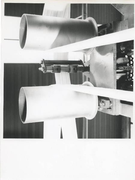Milano - Fiera campionaria del 1973 - Padiglione Montedison - Riproduzione di pannello espositivo - Fibre chimiche - Macchinario tessile