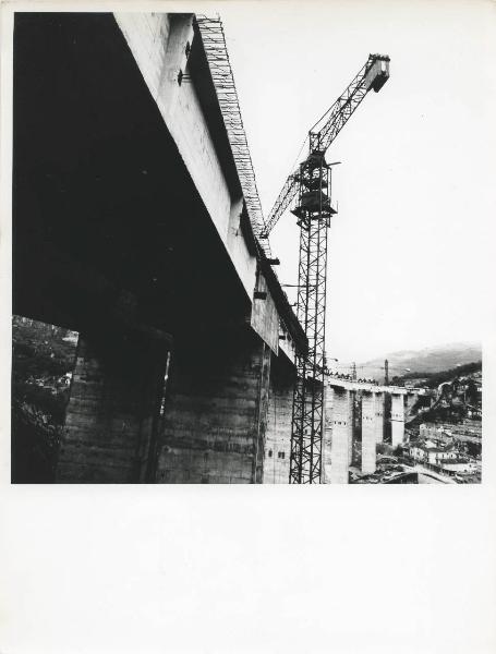 Milano - Fiera campionaria del 1973 - Padiglione Montedison - Riproduzione di pannello espositivo - Edilizia - Montedil - Cantiere per la costruzione di un ponte