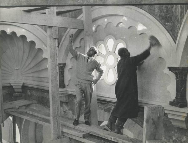 Monastir - Moschea di Bourguiba - Tamburo della cupola - Architetto e operaio