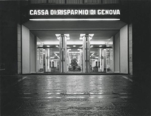 Genova - Settore Marmi - Istituto Cassa di Risparmio - Esterno - Ingresso