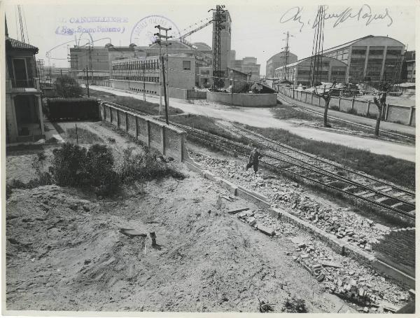 Porto Marghera - Montevecchio Società Italiana del Piombo e dello Zinco - Muro di cinta lato via delle Industrie - Danni bombardamenti aerei