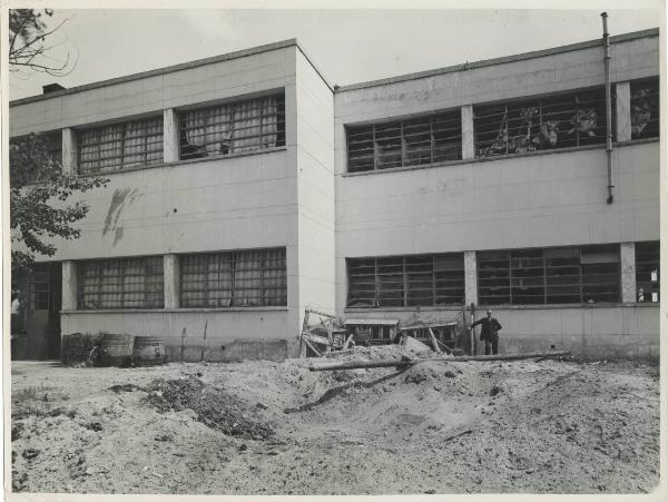 Porto Marghera - Montevecchio Società Italiana del Piombo e dello Zinco - Fabbricato dopolavoro - Retro - Danni bombardamenti aerei