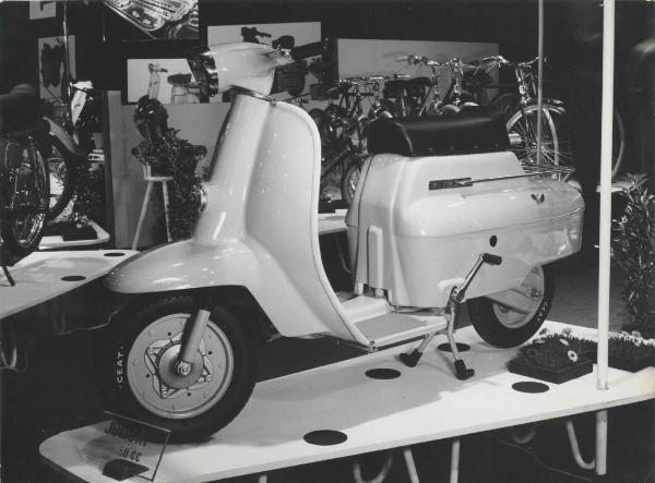 Milano - Fiera ciclo e motociclo del 1963 - Materie plastiche - Resina poliestere - Gabraster - Motociclo Gitan Joligri 50 cc