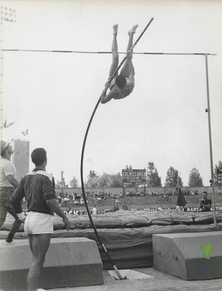 Materie plastiche - Resina poliestere - Gabraster - Materassini d protezione - Salto con l'asta - Atleta