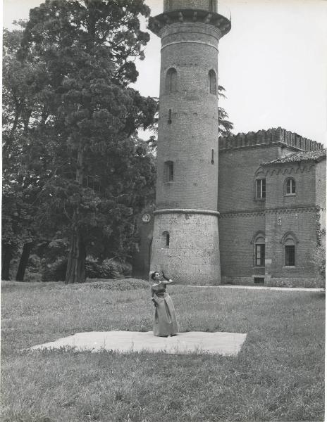 Parco di Monza - Torretta dei Giardini Reali - Polymer - Fibre sintetiche - Meraklon - Pubblicità - Tappeto - Modella Odile