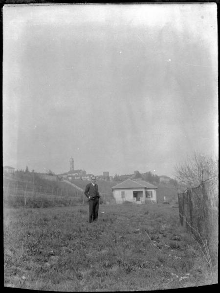 Paesaggio di campagna con uomo e casa