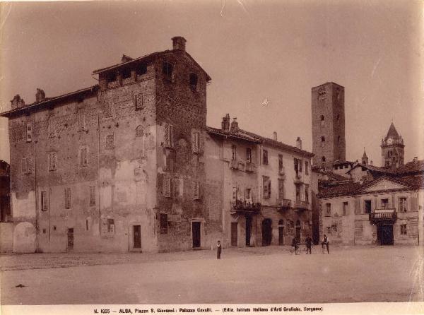 Architettura - Alba - piazza S. Giovanni - Palazzo Cavalli