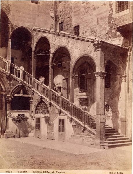 Architettura - Verona - Palazzo mercato vecchio - scalone