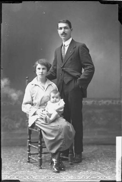 Ritratto di famiglia - Vincenzo Ruffini con signora e bambino