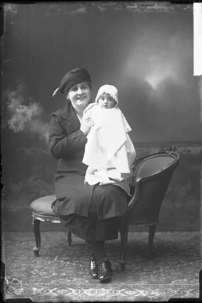 Ritratto di famiglia - Luigina Vecchio con bambino