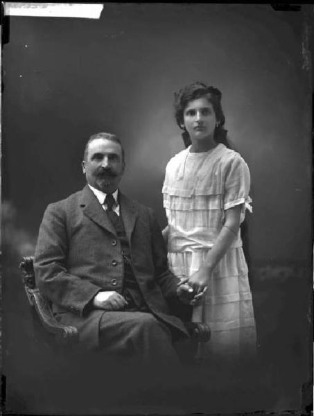 Ritratto di coppia - Vito Castagnola dottore con la figlia Ernesta