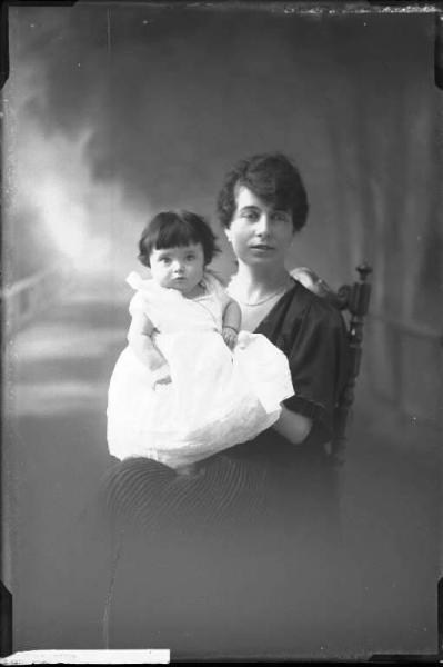 Ritratto di famiglia - Tina Melani con bambina