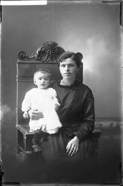 Ritratto di famiglia - Dina Brego con bambina