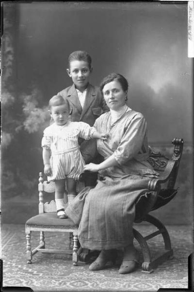 Ritratto di famiglia - Teresa Ferretti con uomo e bambino