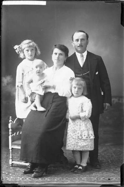Ritratto di famiglia - Carlo Albera con signora e bambini