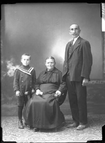 Ritratto di famiglia - Antonio Feletti con signora e bambino