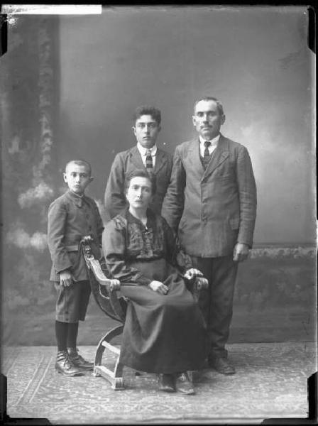 Ritratto di famiglia - Pietro Truzzi con signora e bambini