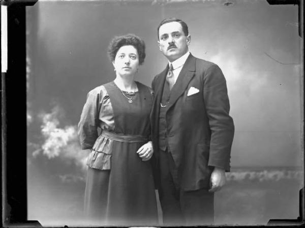 Ritratto di coppia - Luigi Ferrari con signora