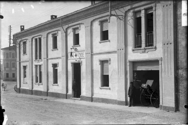 Palazzo sede della Croce Verde - veduta esterna [Piazza Rosella Voghera]