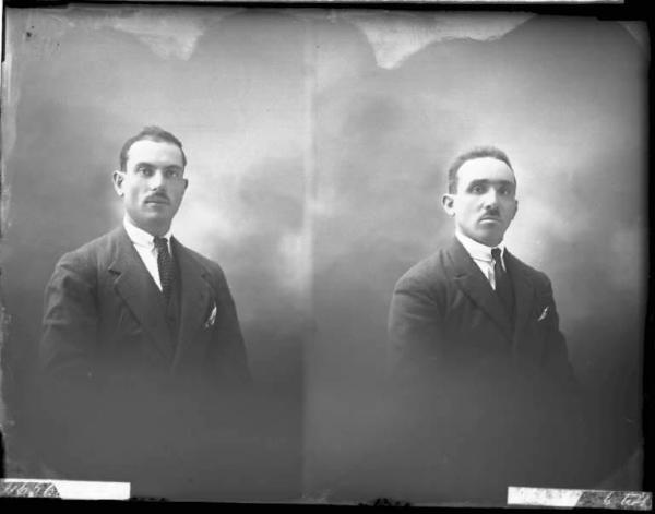 Uomo - ritratto - mezzo busto [committenza Cavallotti Carlo - Robecco Pavese] [a destra]
Uomo - ritratto - mezzo busto [committenza Testori Luigi - Robecco Pavese] [a sinistra]