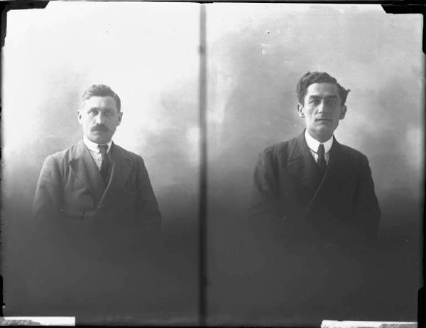 Uomo - ritratto - mezzo busto [committenza Malerba Dott. Angelo] [a destra]
Uomo - ritratto - mezzo busto [committenza Goggi Luigi - Casei Gerola] [a sinistra]