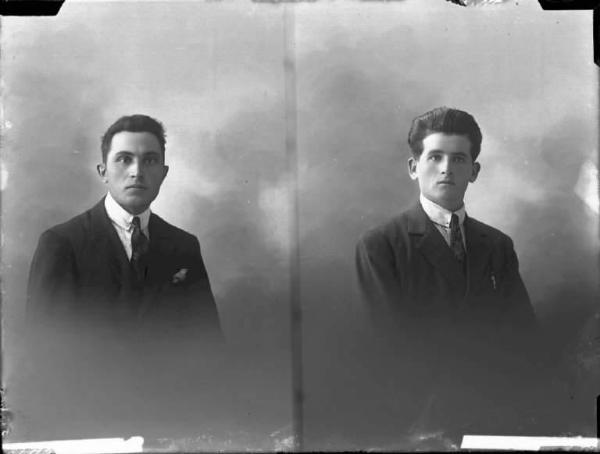 Uomo - ritratto - mezzo busto [committenza Gazzola Aldo - Torrazza Coste] [a destra]
Uomo - ritratto - mezzo busto [committenza Barbieri Giovanni - Torremenapace] [a sinistra]