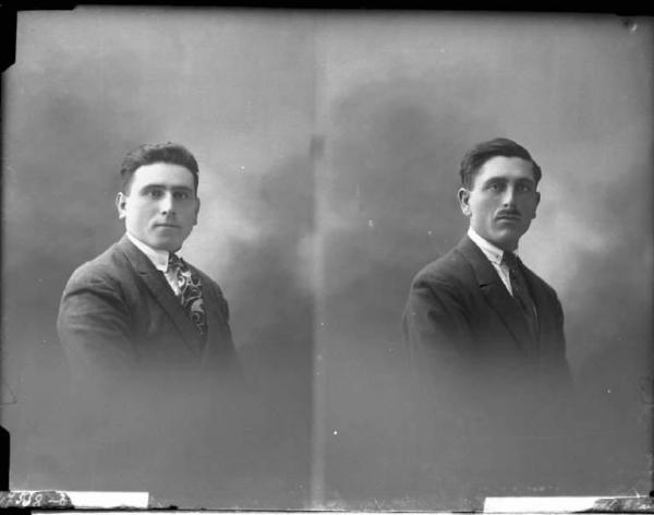 Uomo - ritratto - mezzo busto [committenza Truzzi Francesco - Corana] [a sinistra]
Uomo - ritratto - mezzo busto [committenza Milani Carlo - Corana] [a destra]