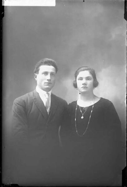 Uomo e donna - ritratto - mezzo busto [committenza Zucchella Cesare - Cervesina]