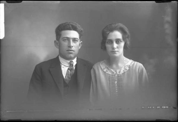 Uomo e donna - ritratto - mezzo busto [committenza Giuliani Luigi - Mezzana Bigli]