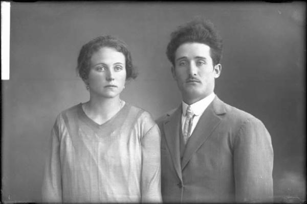 Uomo e donna - ritratto - mezzo busto [committenza Fanetti Battista - Casteggio]