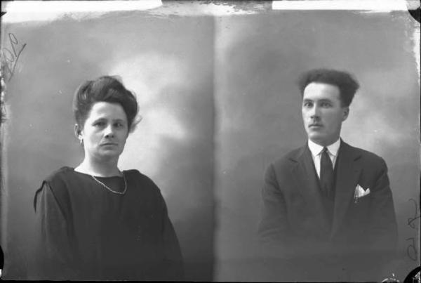Uomo - ritratto - mezzo busto [committenza Vacchelli Felice - Pinarolo Po] [a destra]
Donna - ritratto - mezzo busto [committenza Moroni Giuseppina - Voghera] [a sinistra]