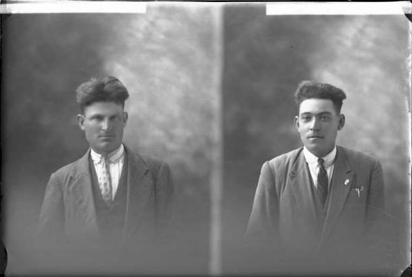 Uomo - ritratto - mezzo busto [committenza Pistoni Giovanni - Cervesina] [a destra]
Uomo - ritratto - mezzo busto [committenza Bernini Roberto - Cervesina] [a sinistra]