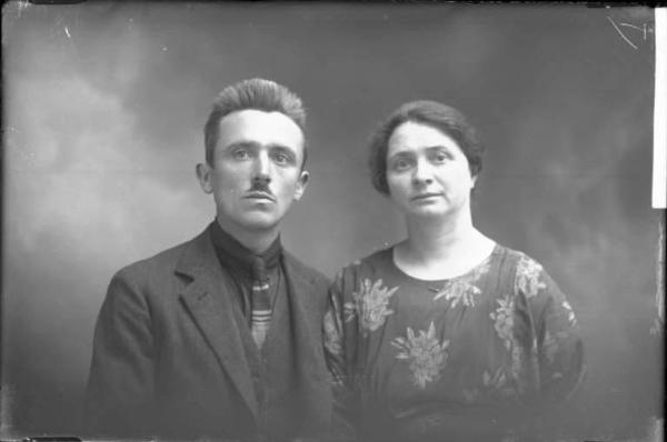 Uomo e donna - ritratto - mezzo busto [committenza Ferrero Giacomo - Corana]