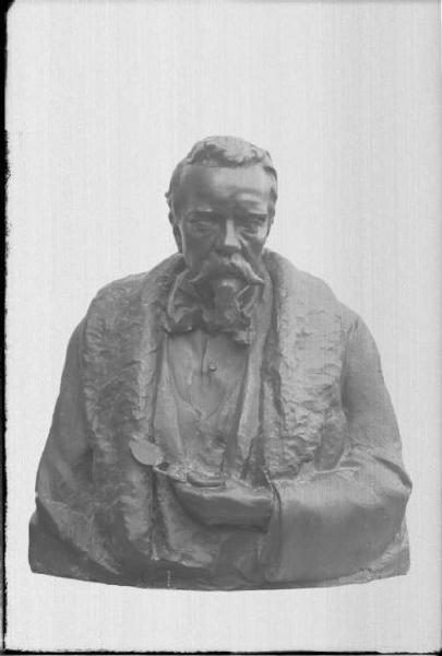 Statua maschile - busto [committenza Pio Istituto Agricolo Gallini - Voghera]